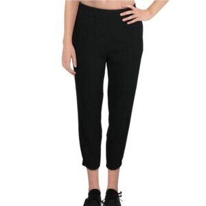 R Label Modern Jogger
